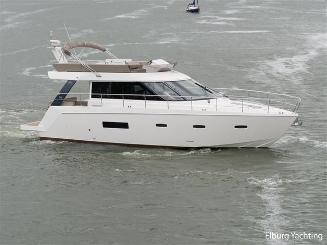 Sealine F42 Flybridge